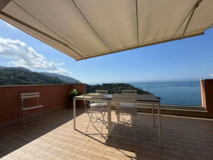 Appartamento quadrilocale in affitto in Lerici