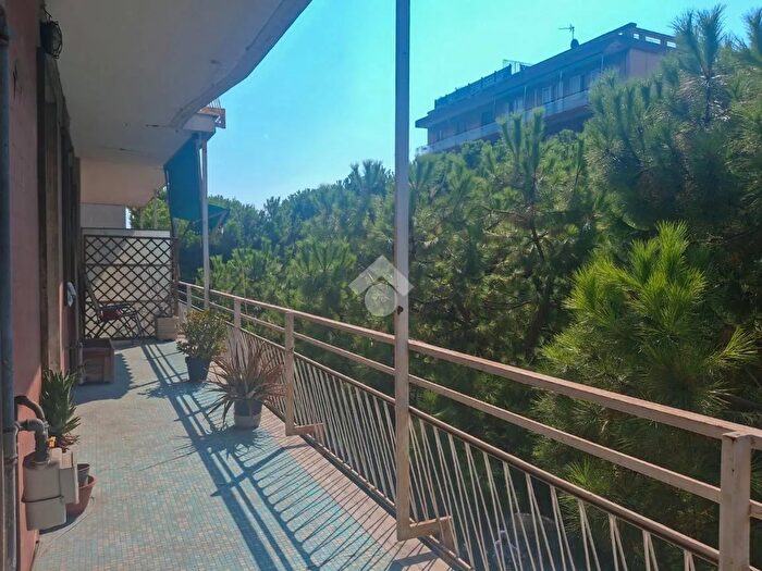 Appartamento trilocale in vendita in Corso Tardy E Benech, Savona