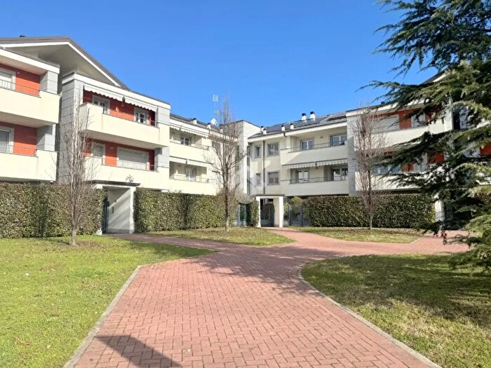 Appartamento trilocale in vendita in Via Po, Cesate