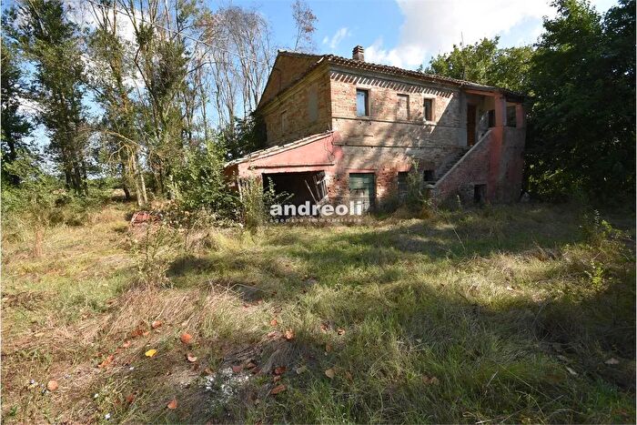 Casa con 7 locali in vendita in Agugliano