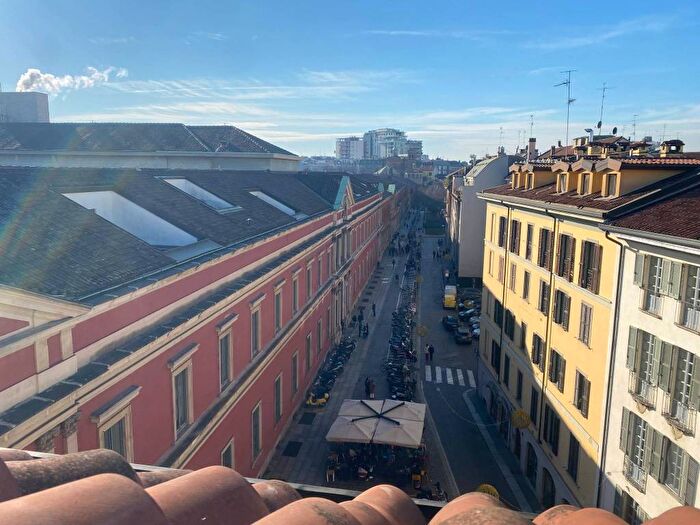 Appartamento trilocale in affitto in Via Festa del Perdono, Missori, Milano