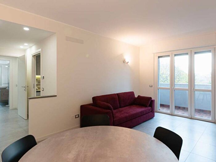 Appartamento trilocale in affitto in Via Luigi Negrinelli, Centro, Cologno Monzese