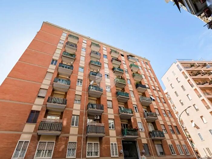 Appartamento trilocale in vendita in Via Giovanni Aldini, Roma