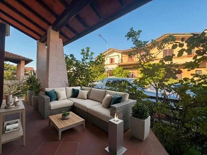 Casa con 8 locali in vendita in Alileo Galilei, Viareggio