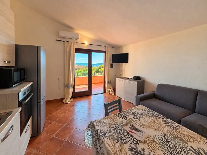 Casa trilocale in vendita in Via Baia Sardinia, Budoni