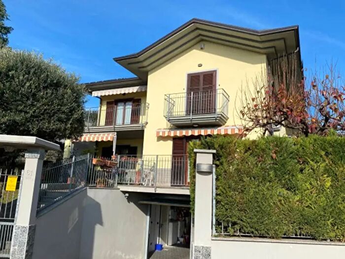 Casa con 6 locali in vendita in Rivoli