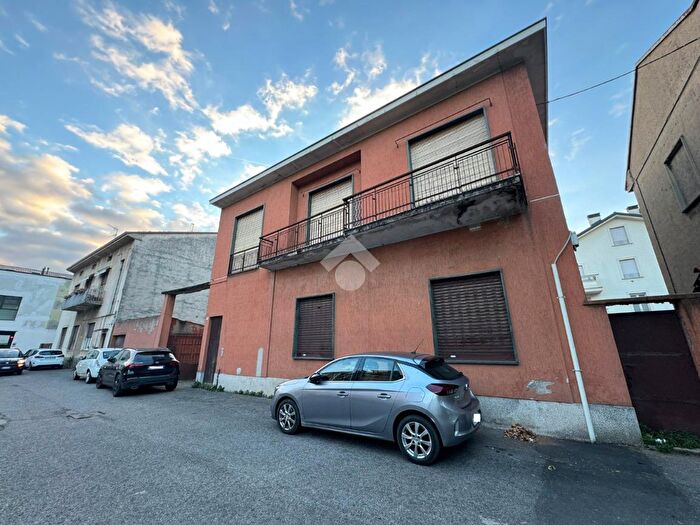 Casa quadrilocale in vendita in Via Luciano Manara, Seregno