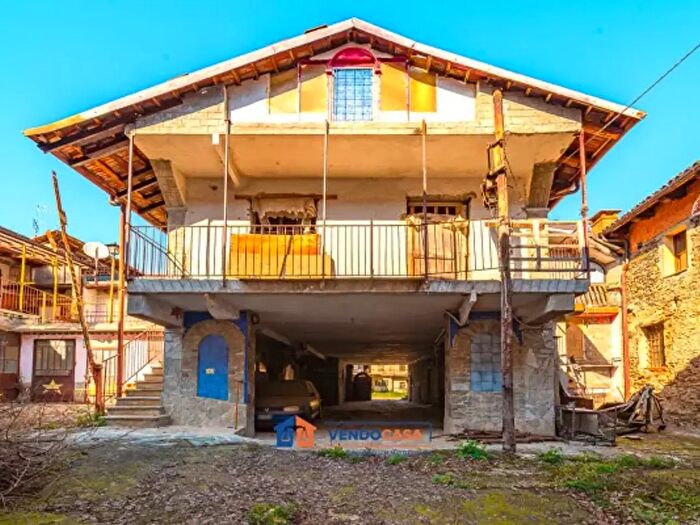 Casa con 6 locali in vendita in Via Umberto I, Piasco