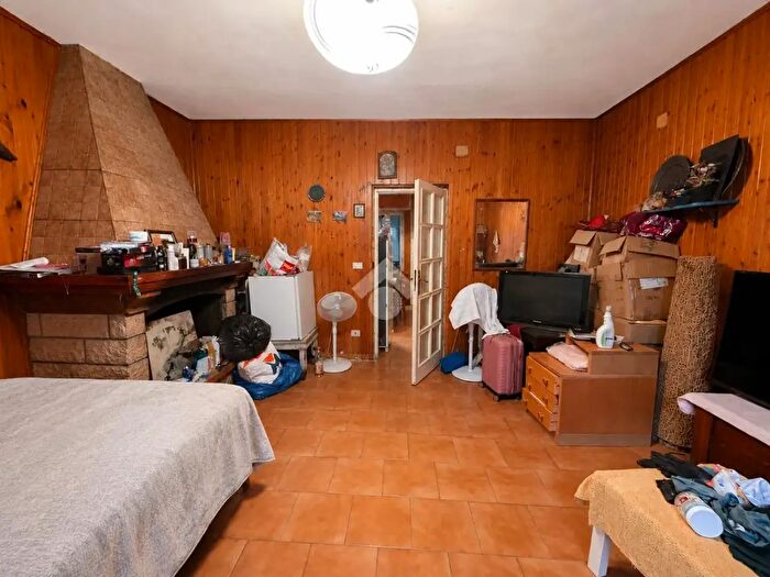 Casa quadrilocale in vendita in Via Giulio Guelfi, Cascina