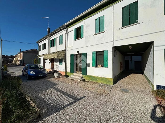 Casa con 6 locali in vendita in Piazzola Sul Brenta