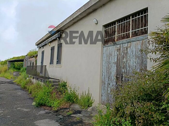 Casa con 7 locali in vendita in Via Giarre Nunziata Snc, Mascali