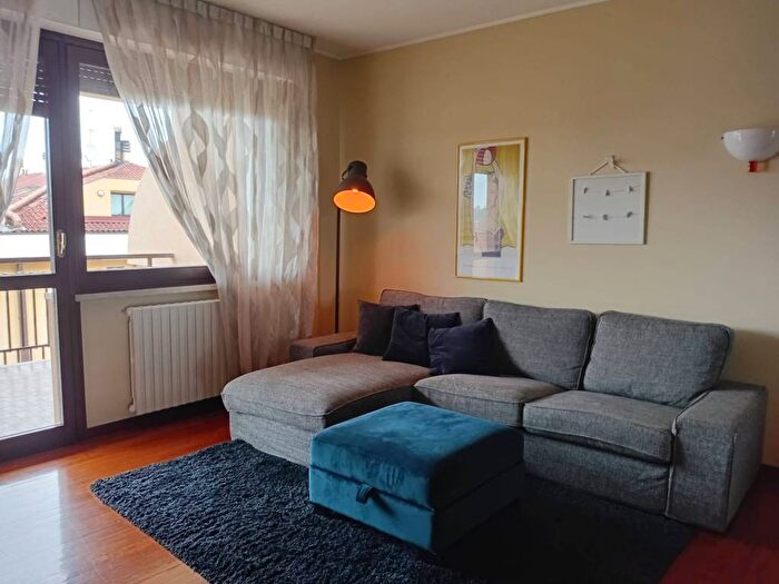 Casa quadrilocale in affitto in Via Camillo Golgi, Centro, Arcore