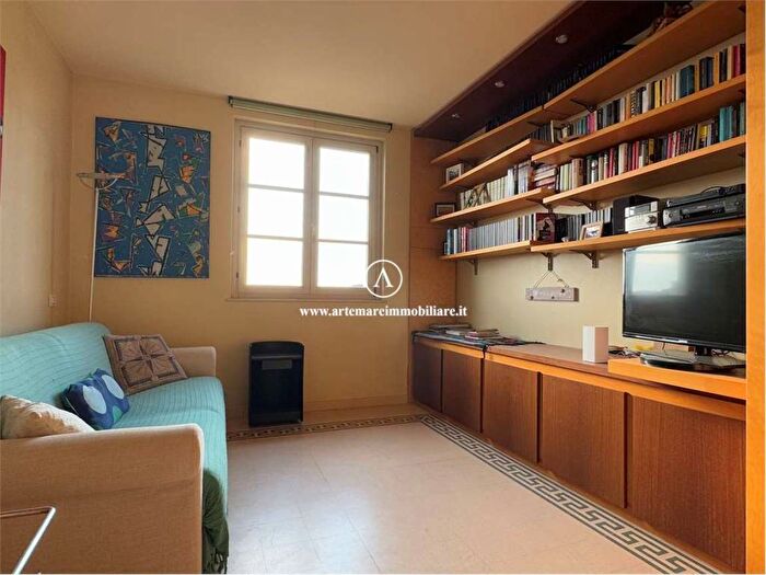 Appartamento trilocale in affitto in Via Ugo Foscolo, Pietrasanta