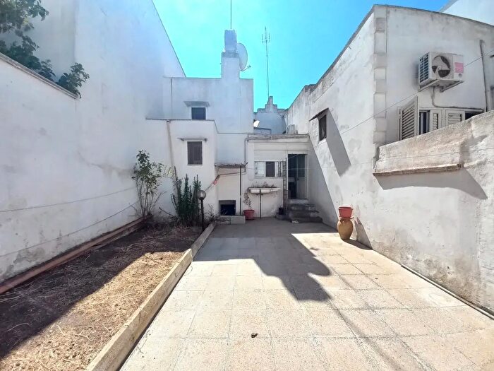 Casa trilocale in vendita in Via Cattaneo, PresicceAcquarica