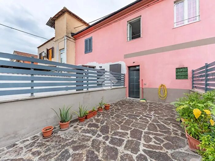 Appartamento trilocale in vendita in Via del Fosso dell'Acqua Mariana, Roma