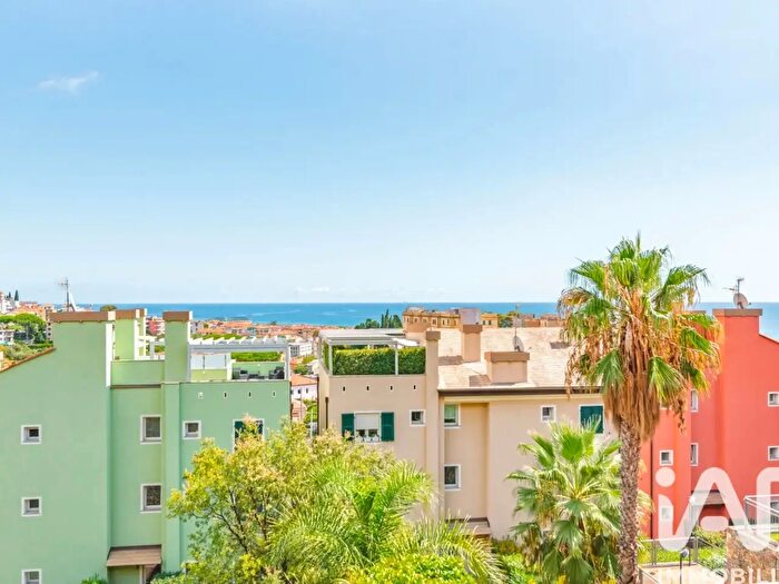 Appartamento trilocale in vendita in Via Via Felice Cascione, Pietra Ligure