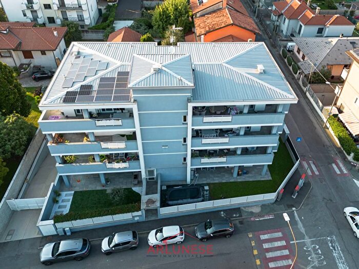 Appartamento trilocale in vendita in Via Zanella, Parabiago