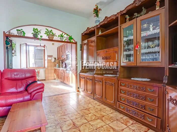 Appartamento quadrilocale in vendita in Via Cattaneo, Cairate