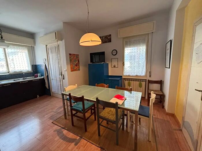 Appartamento con 5 locali in affitto in Pisa