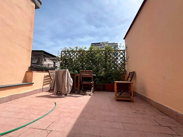 Appartamento trilocale in affitto in Via Sancosmo Fuori Porta Nolana Napoli, Napoli