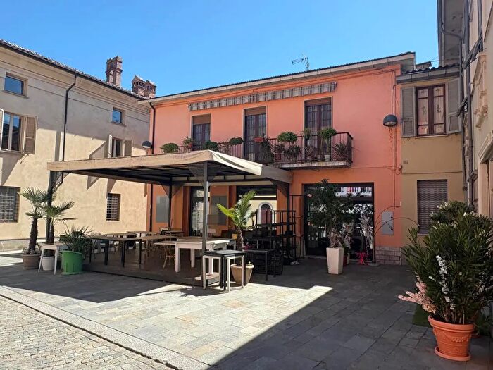 Casa con 10 locali in vendita in Lugagnano Val D'Arda
