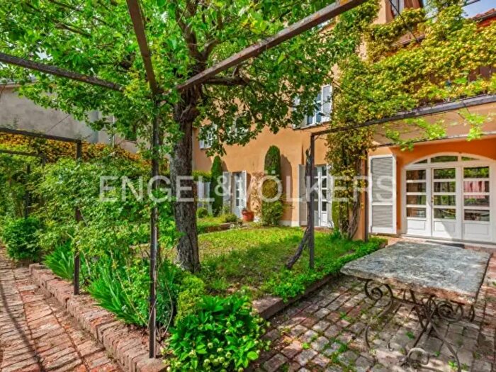 Casa con 6 locali in vendita in Via Demagistris, Dogliani