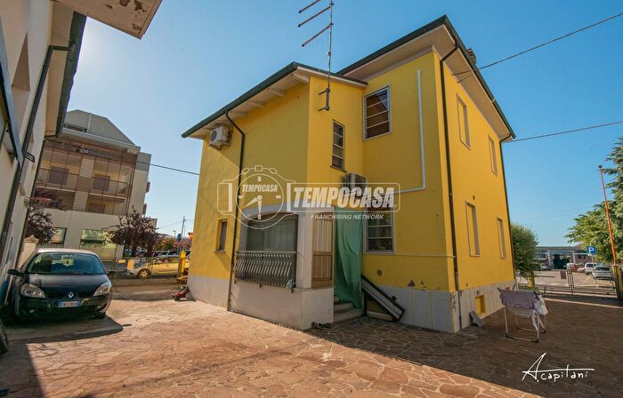 Casa con 5 locali in vendita in Via Madonna dello Schioppo, Cesena