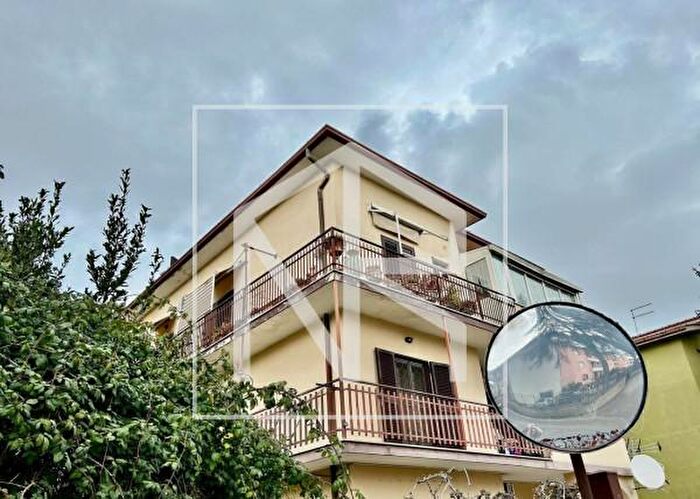 Appartamento quadrilocale in vendita in Via del Fosso Scilicino, Roma