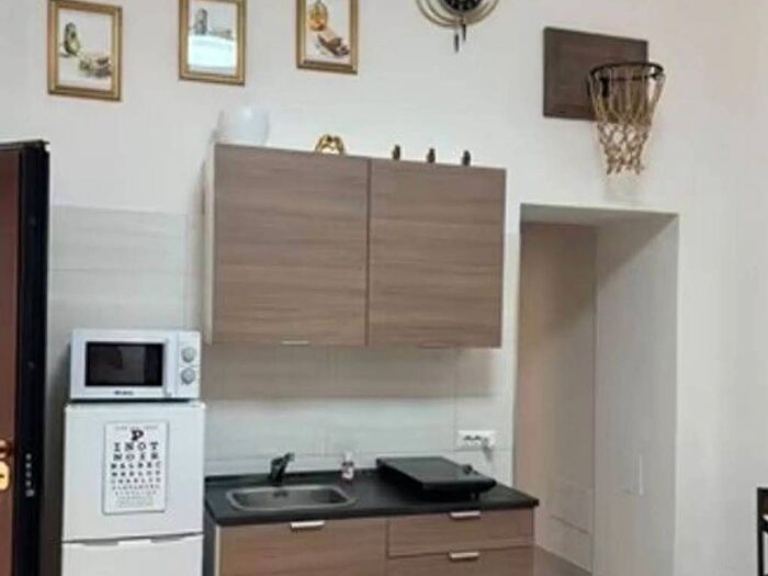 Appartamento bilocale in affitto in Via Camillo Porzio, Tribunali, Napoli