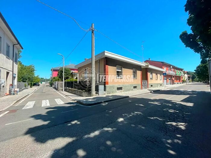 Appartamento quadrilocale in vendita in Via Tripoli, Paderno Dugnano