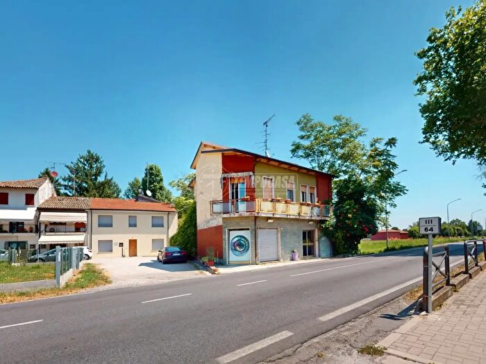 Casa trilocale in vendita in Via per Modena, Finale Emilia