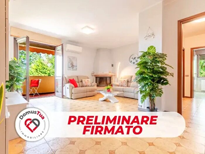 Appartamento quadrilocale in vendita in Piazza Corrado Frera, Tradate