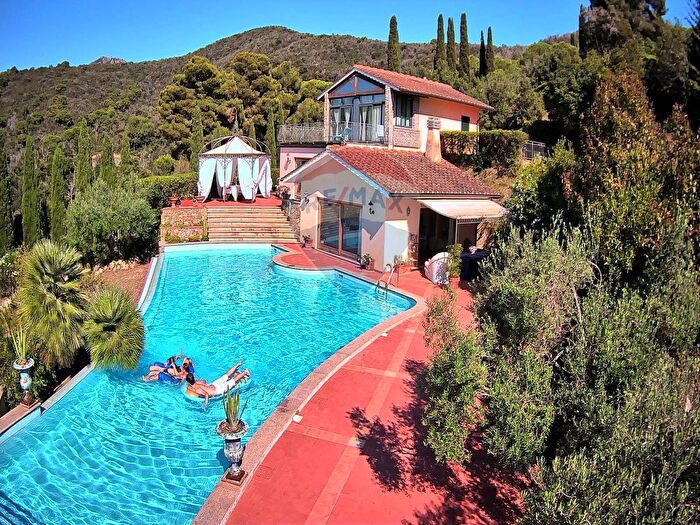 Casa con 5 locali in vendita in Portoferraio