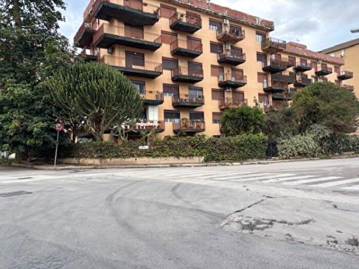 Appartamento con 5 locali in vendita in Viale Placido Rizzotto, Palermo