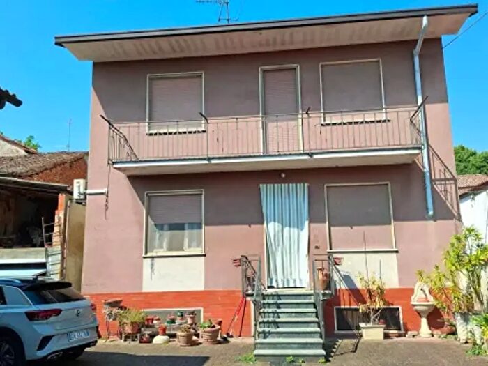 Casa con 6 locali in vendita in Via Altino, Dorno