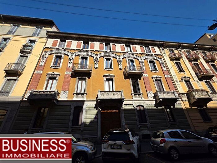 Appartamento trilocale in affitto in Via Ciro Menotti, Indipendenza, Milano