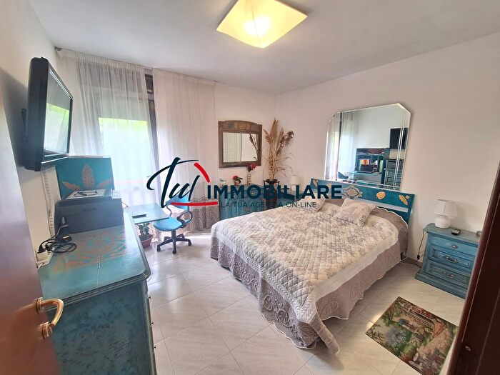 Appartamento con 5 locali in vendita in Via del Limoncino, Livorno