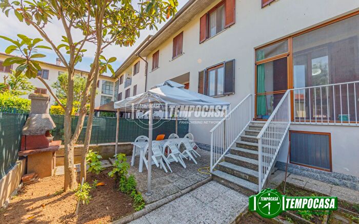 Casa quadrilocale in vendita in Via Papa Giovanni XXIII, Besate