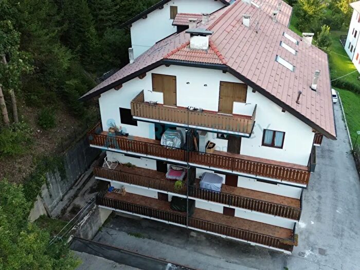 Appartamento trilocale in vendita in Viale dei Finanzieri, Tonezza Del Cimone