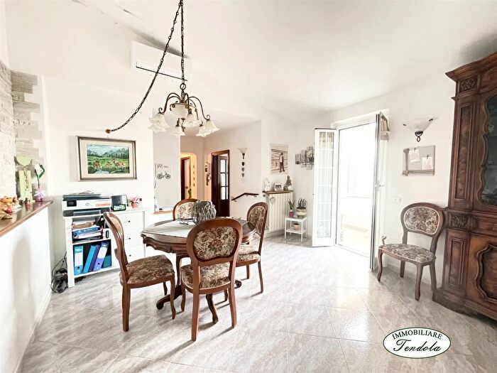 Casa con 5 locali in affitto in Castelnuovo Magra