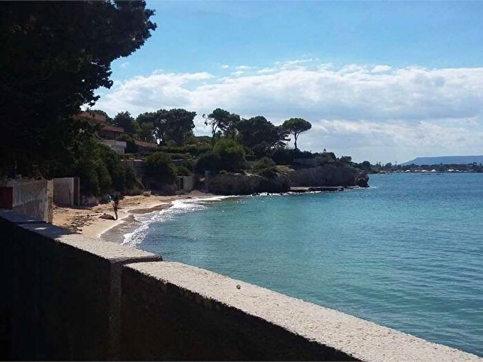 Appartamento bilocale in affitto in Via Faro Massolivieri, Isola, Siracusa