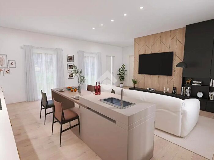 Appartamento quadrilocale in vendita in Via Alessandro Manzoni, Bernareggio