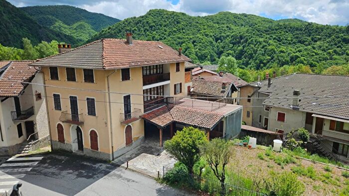 Casa con 6 locali in vendita in Villa Inferiore Varallo Vercelli, Varallo