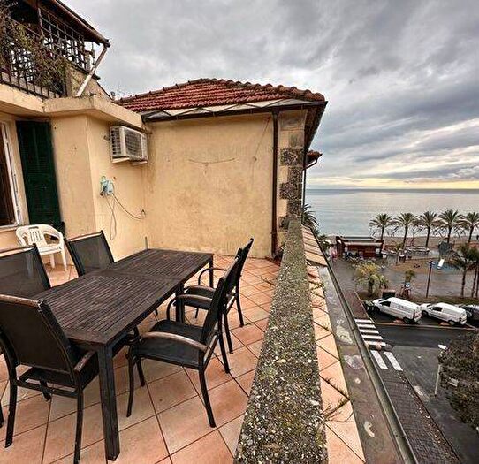 Casa quadrilocale in affitto in Via Bolla, Centro, Finale Ligure