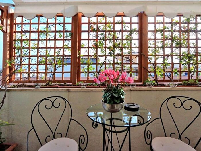 Appartamento quadrilocale in affitto in Via Cicerone, Prati, Roma