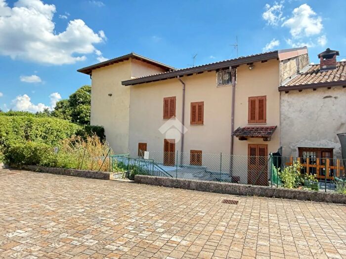 Appartamento bilocale in vendita in Frazione Canosse, Brivio