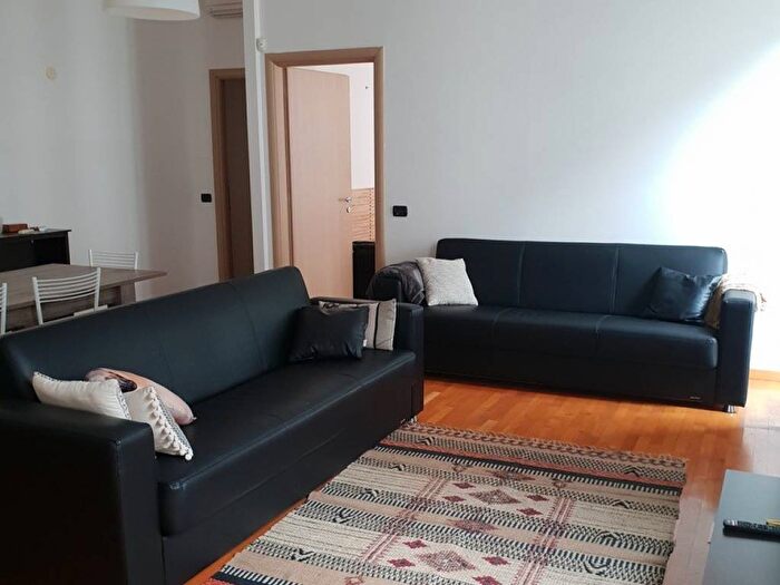 Appartamento trilocale in affitto in Via Ariberto, Corso Genova, Milano