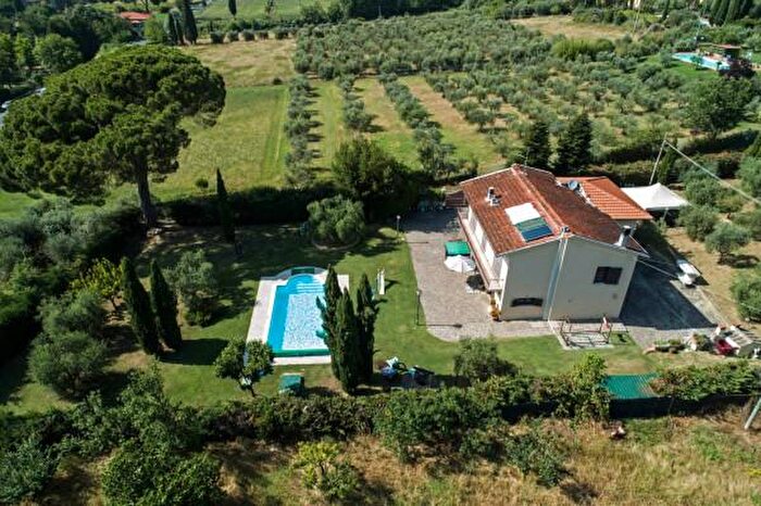 Casa con 6 locali in vendita in Località Puliciano e, Arezzo