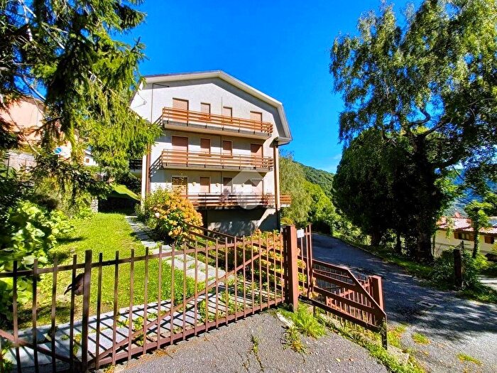 Appartamento trilocale in vendita in Via Selva, Sormano