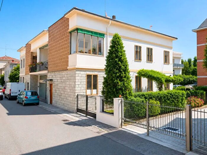 Casa con 7 locali in vendita in Via Buozzi, Modena